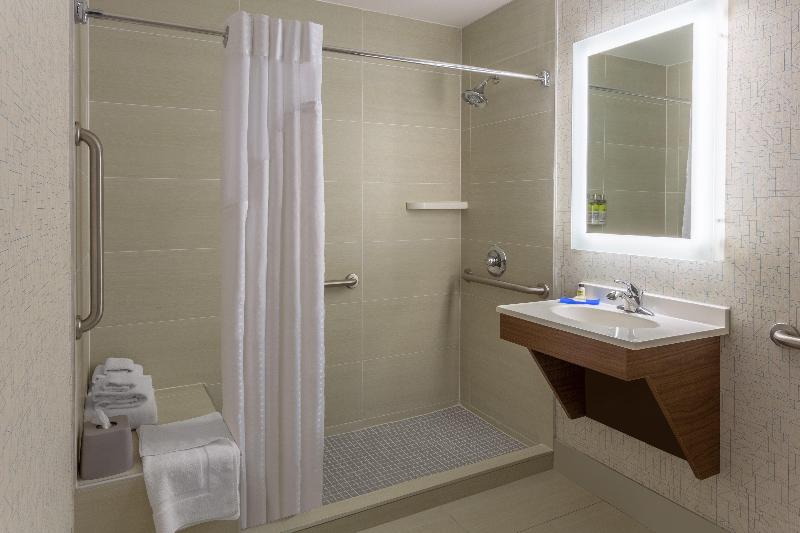 Holiday Inn Express LaGuardia photo 7