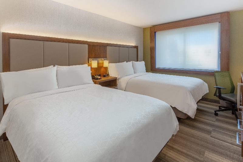 Holiday Inn Express LaGuardia photo 8