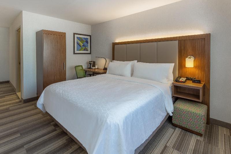 Holiday Inn Express LaGuardia photo 9