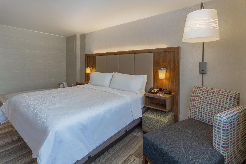 Holiday Inn Express LaGuardia photo 10