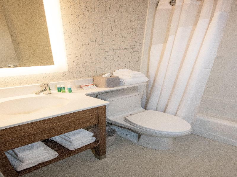 Holiday Inn Express LaGuardia photo 15