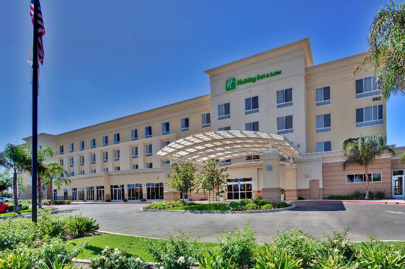 Holiday Inn AND Suites Bakersfield
