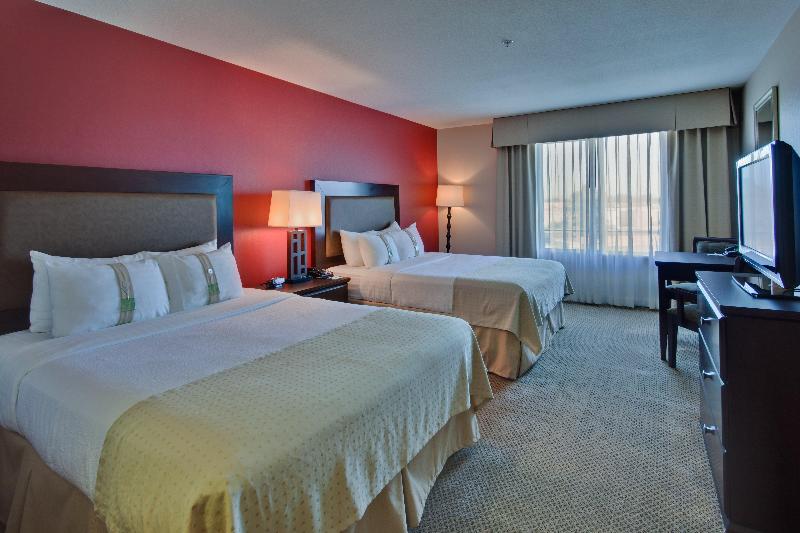 Holiday Inn & Suites Bakersfield photo 14