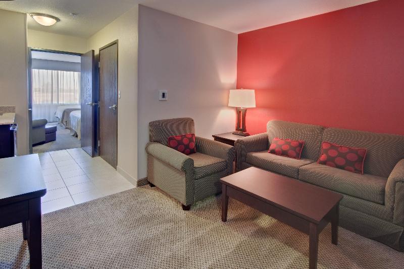 Holiday Inn & Suites Bakersfield photo 21
