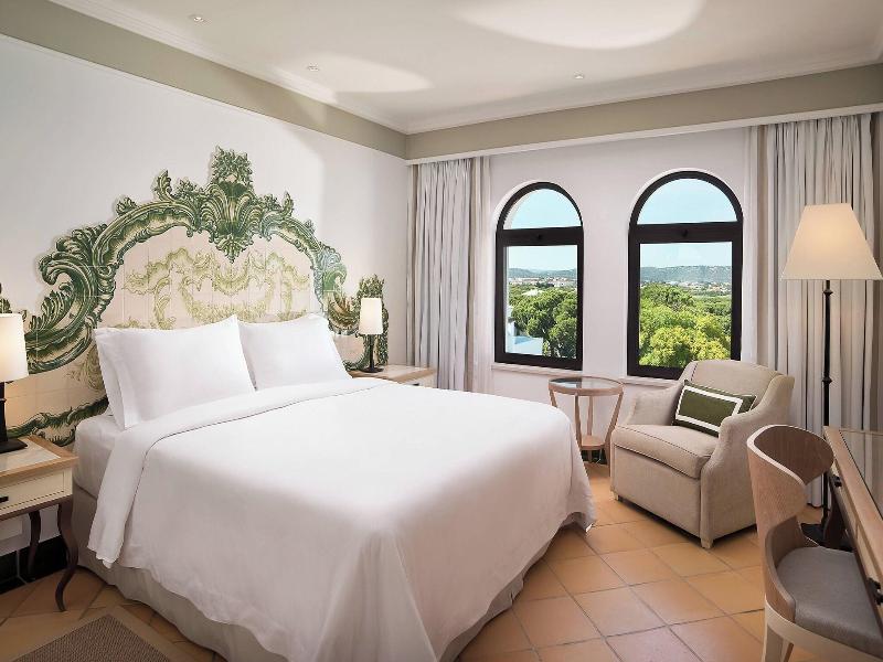 Pine Cliffs Resort image