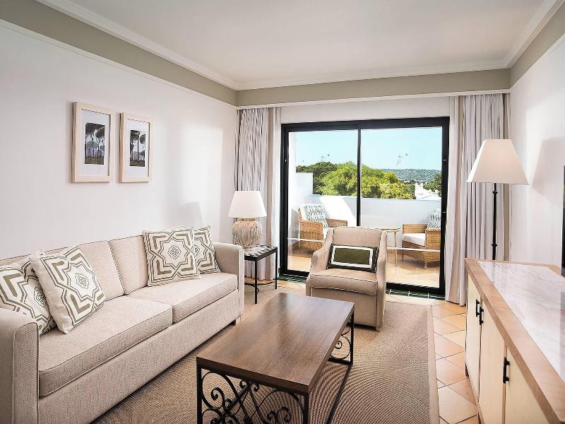 Pine Cliffs Resort image
