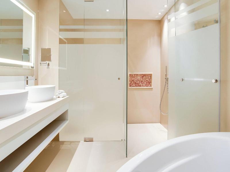Pine Cliffs Resort image