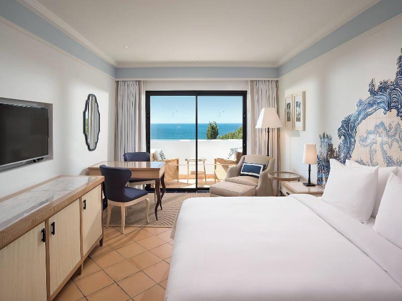 Pine Cliffs Resort image