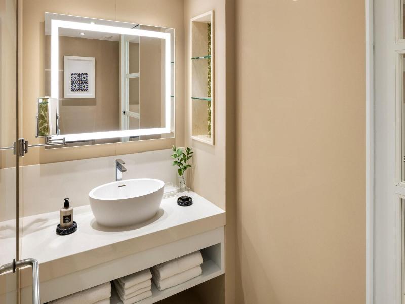 Pine Cliffs Resort image