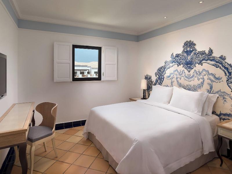 Pine Cliffs Resort image