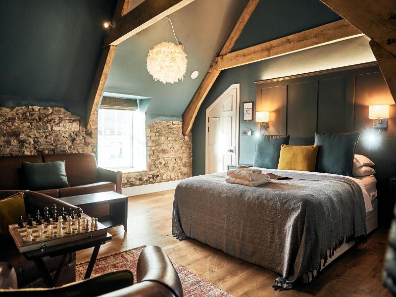 Browns Hotel - Laugharne image