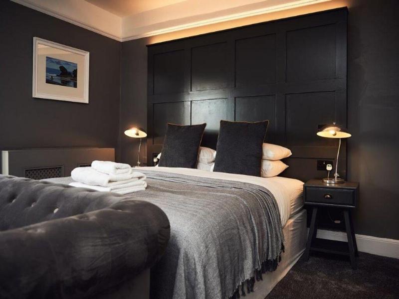 Browns Hotel - Laugharne image