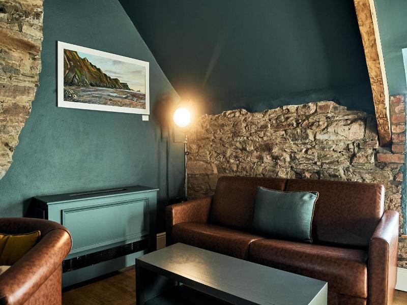 Browns Hotel - Laugharne image
