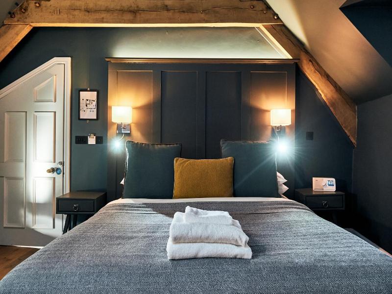 Browns Hotel - Laugharne image
