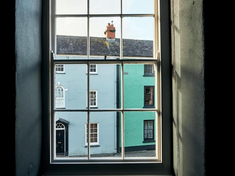 Browns Hotel - Laugharne image