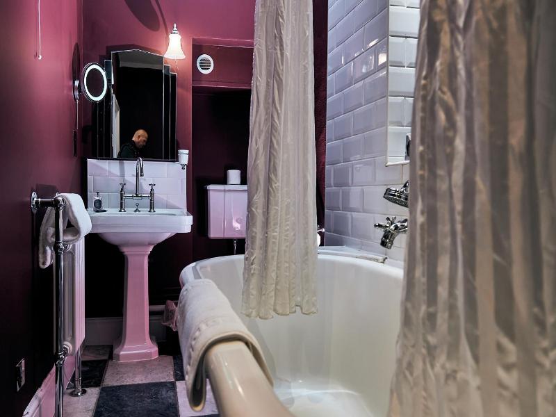 Browns Hotel - Laugharne image