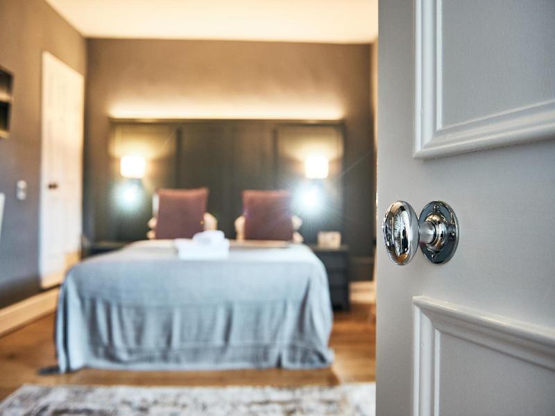 Browns Hotel - Laugharne image