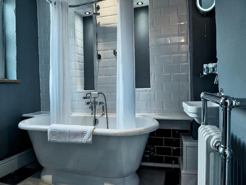 Browns Hotel - Laugharne image