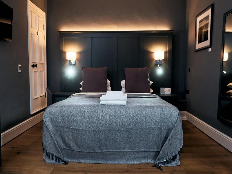 Browns Hotel - Laugharne image