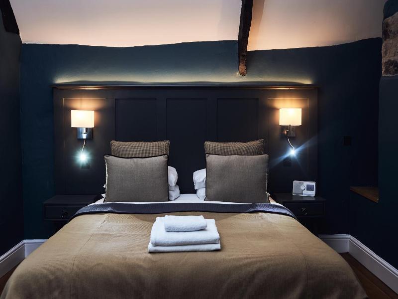 Browns Hotel - Laugharne image