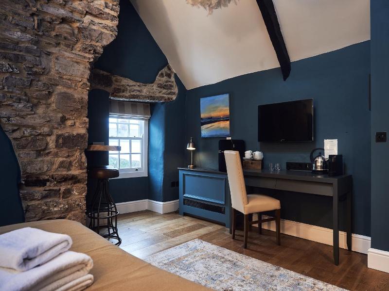 Browns Hotel - Laugharne image