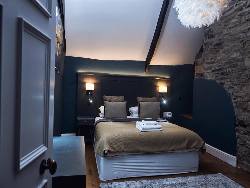 Browns Hotel - Laugharne image