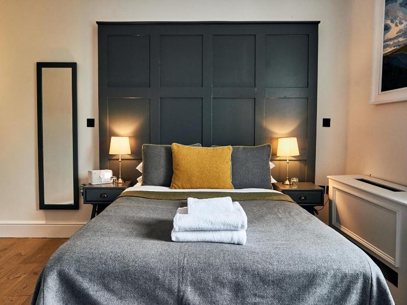 Browns Hotel - Laugharne image