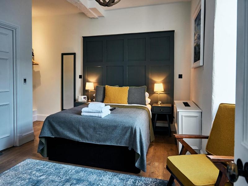 Browns Hotel - Laugharne image