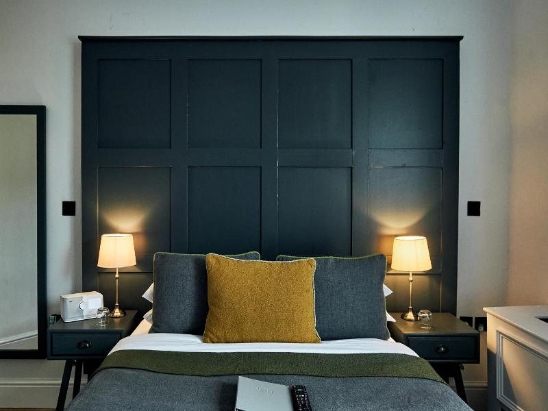 Browns Hotel - Laugharne image