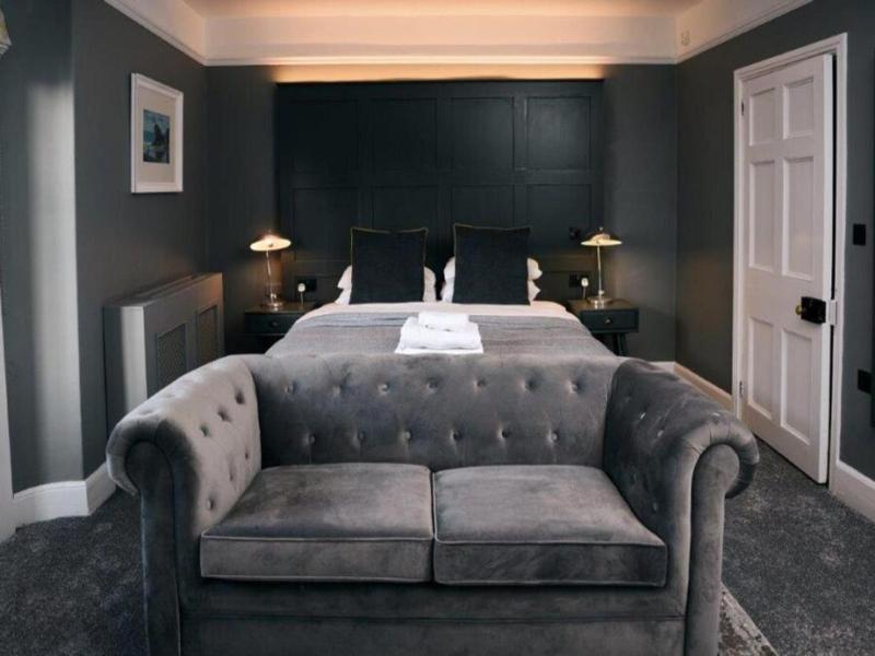 Browns Hotel - Laugharne image