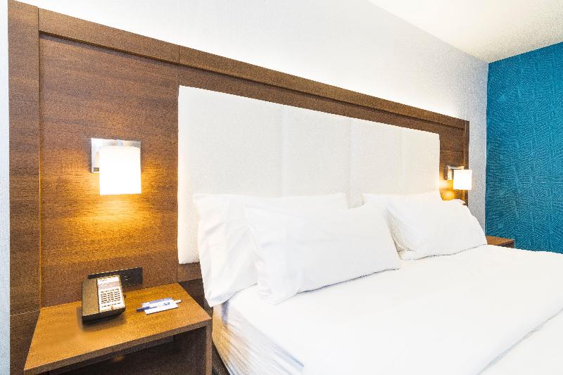 Holiday Inn Express Hollywood Walk of Fame image