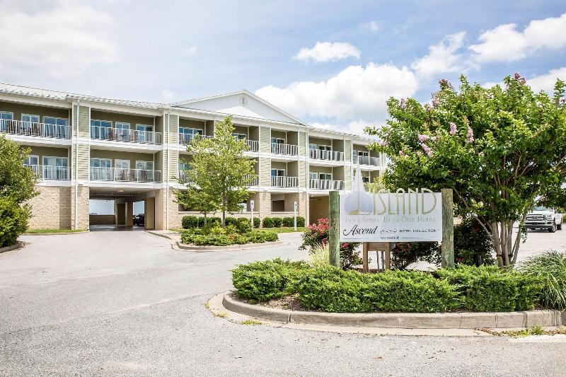 Island Inn & Suites, an Ascend Collection hotel image