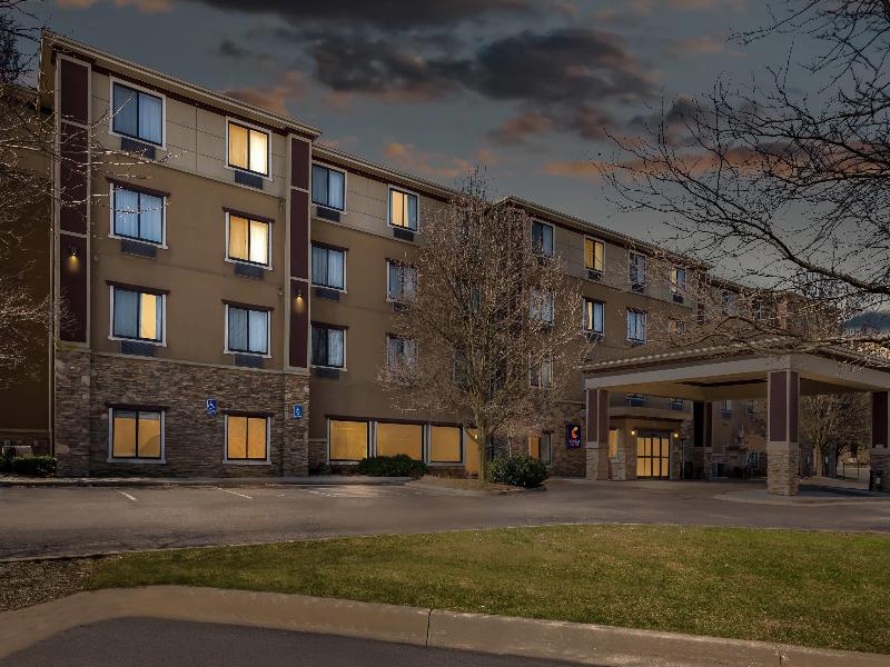 Comfort Suites Grand Rapids North image