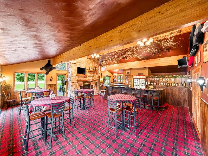 Econo Lodge  Inn & Suites Munising Area image