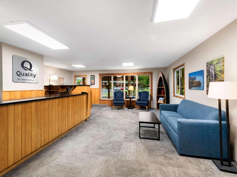 Econo Lodge  Inn & Suites Munising Area image