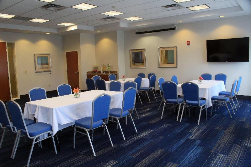 Holiday Inn Express Leland - Wilmington Area CON