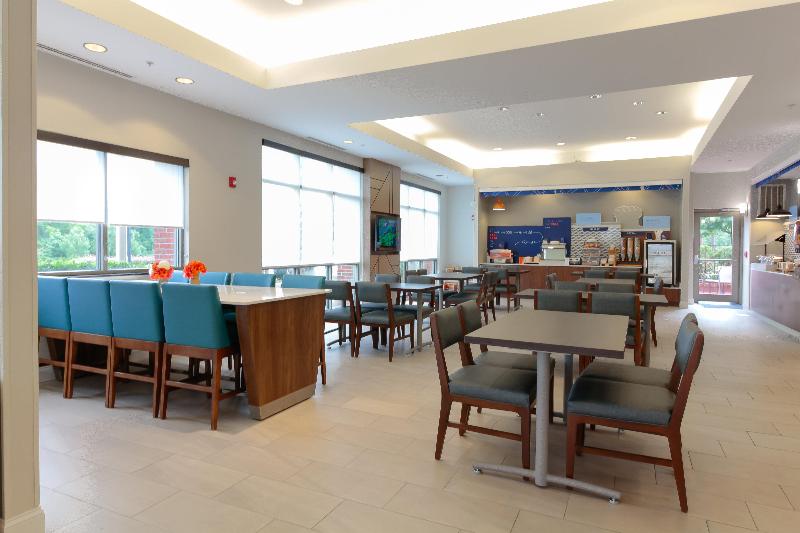 Holiday Inn Express Leland - Wilmington Area image 10