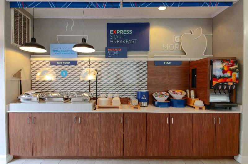 Holiday Inn Express Leland - Wilmington Area image 5