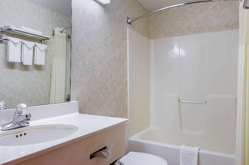 Quality Inn Rosebud Casino image