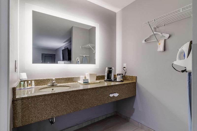 Quality Inn Kodak Sevierville image