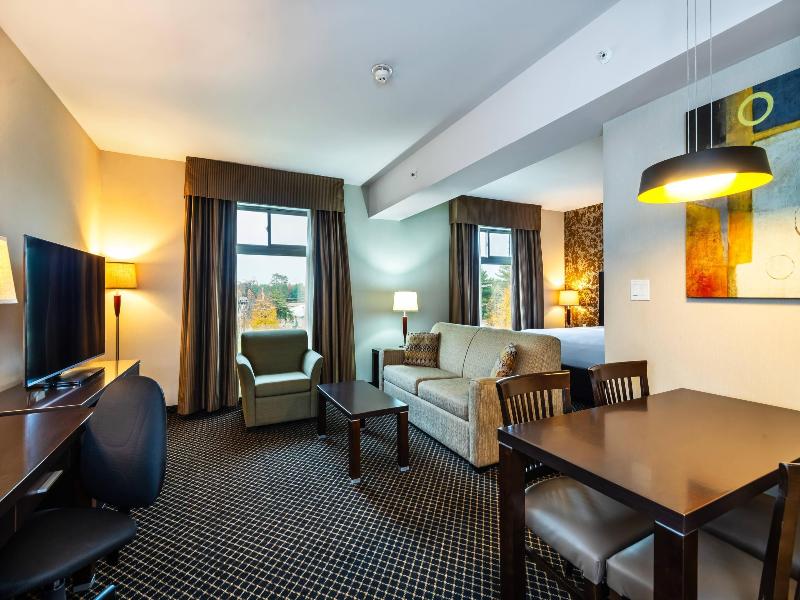Quality Inn & Suites Petawawa image