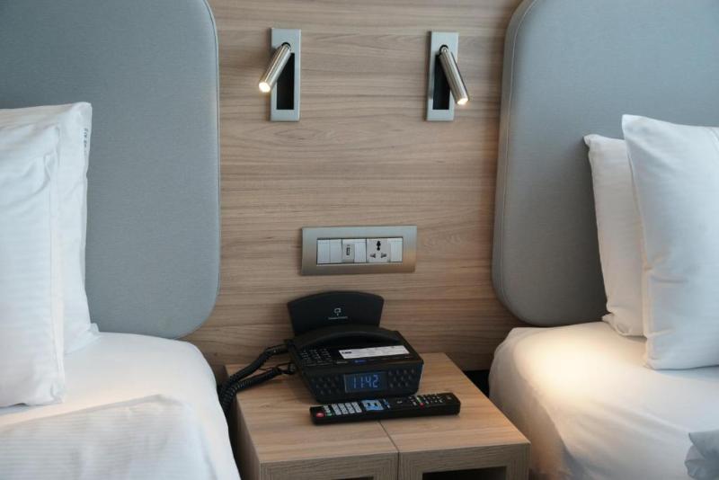 Holiday Inn Express Zurich Airport image