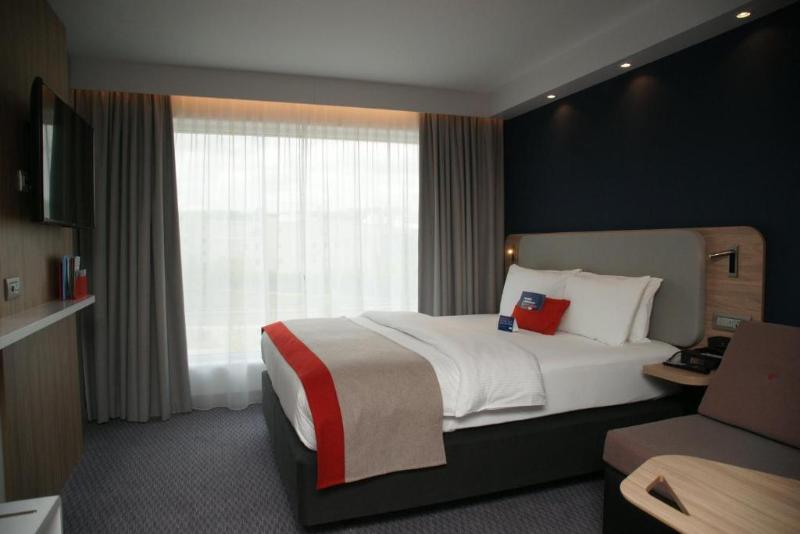 Holiday Inn Express Zurich Airport image