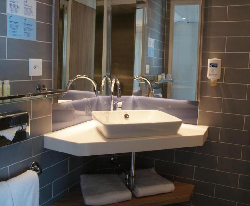 Holiday Inn Express Zurich Airport image