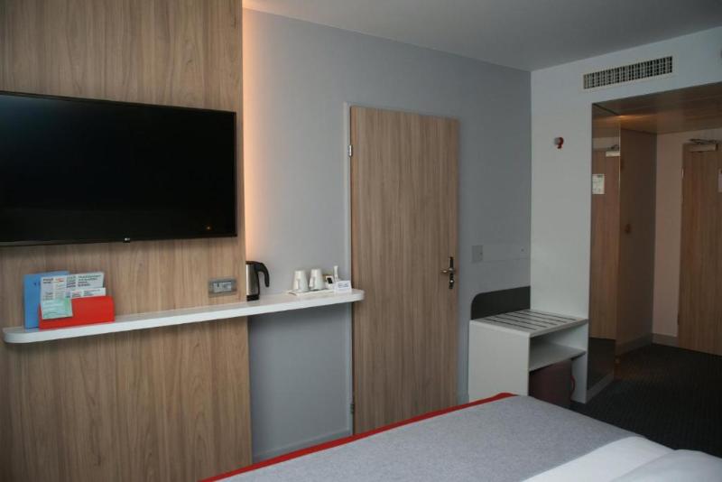 Holiday Inn Express Zurich Airport image