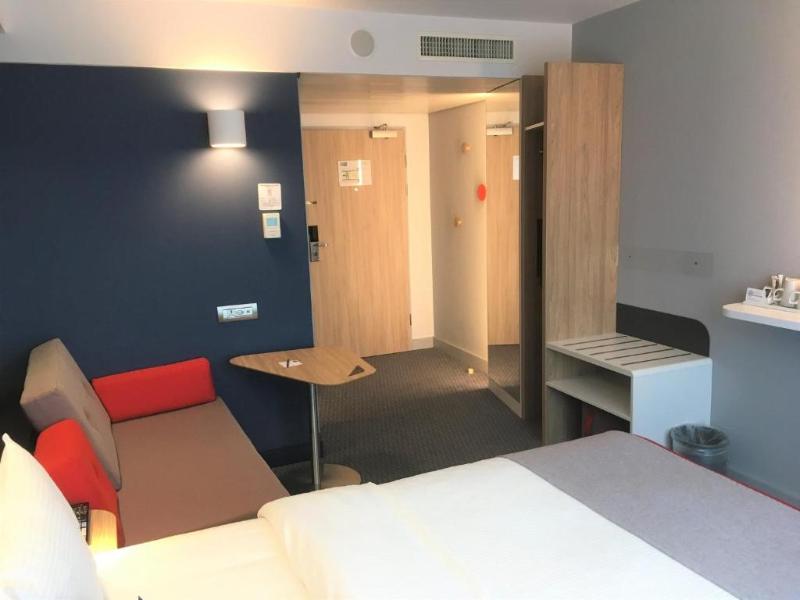Holiday Inn Express Zurich Airport image