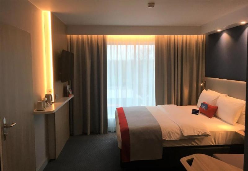 Holiday Inn Express Zurich Airport image