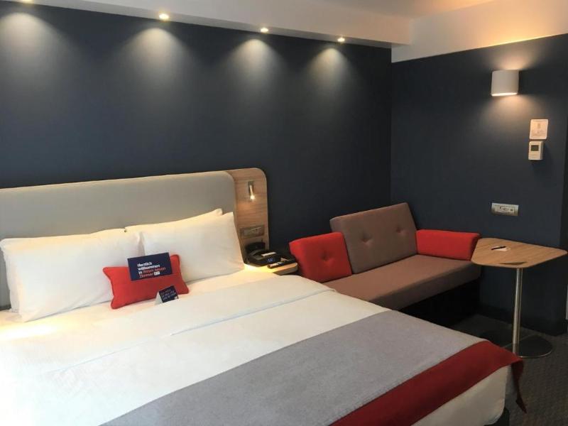 Holiday Inn Express Zurich Airport image
