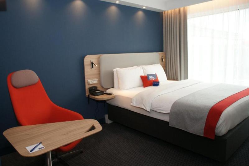 Holiday Inn Express Zurich Airport image