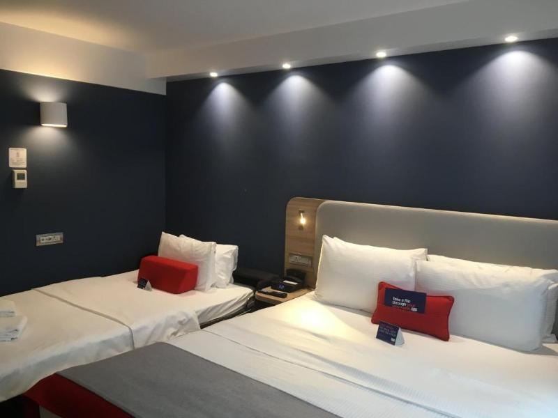 Holiday Inn Express Zurich Airport image